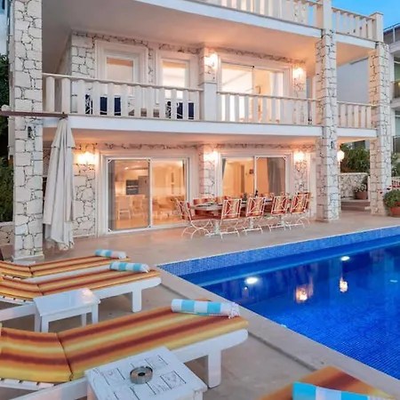 Vila Ketchy , Sleeps 12 , Heatable Infinity Pool , Wifi , Sunset In
